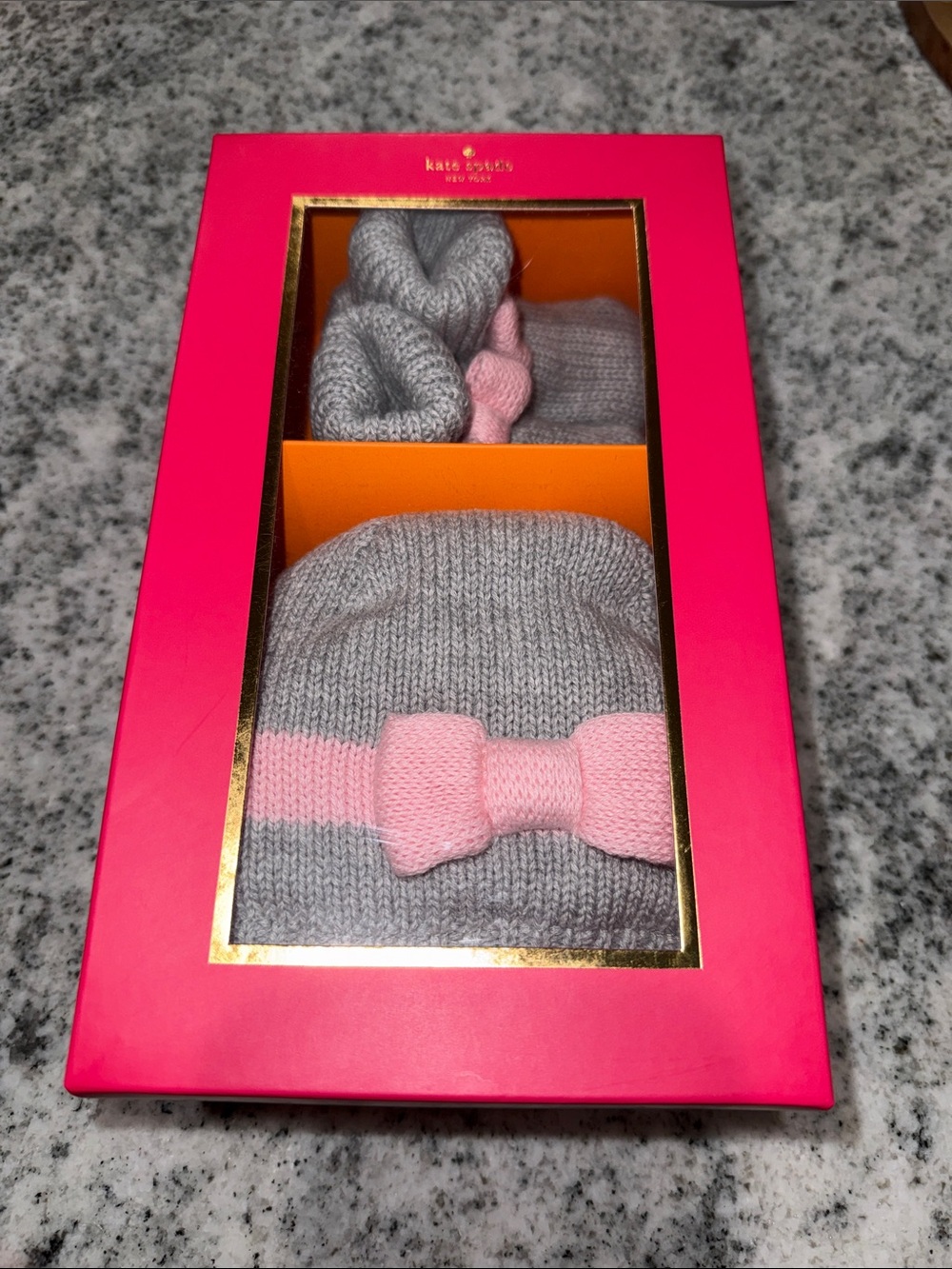 kate spade Cap & Bootie gift set (OS Baby)